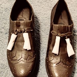 Shoes - Born Boylenn Grey Wing Tip Women 8.5 US 40 Euro